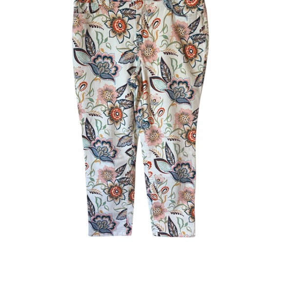 Chico's SO SLIMMING GIRLFRIEND CROP PRINT JEANS    SIZE:8   #8 - Picture 2 of 10